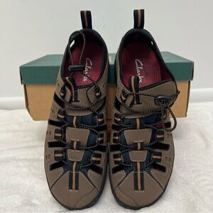 Clarks Tan Nubuck Leather Flintstone Sandal Closed Toe Bungee Men’s Size 11 NEW